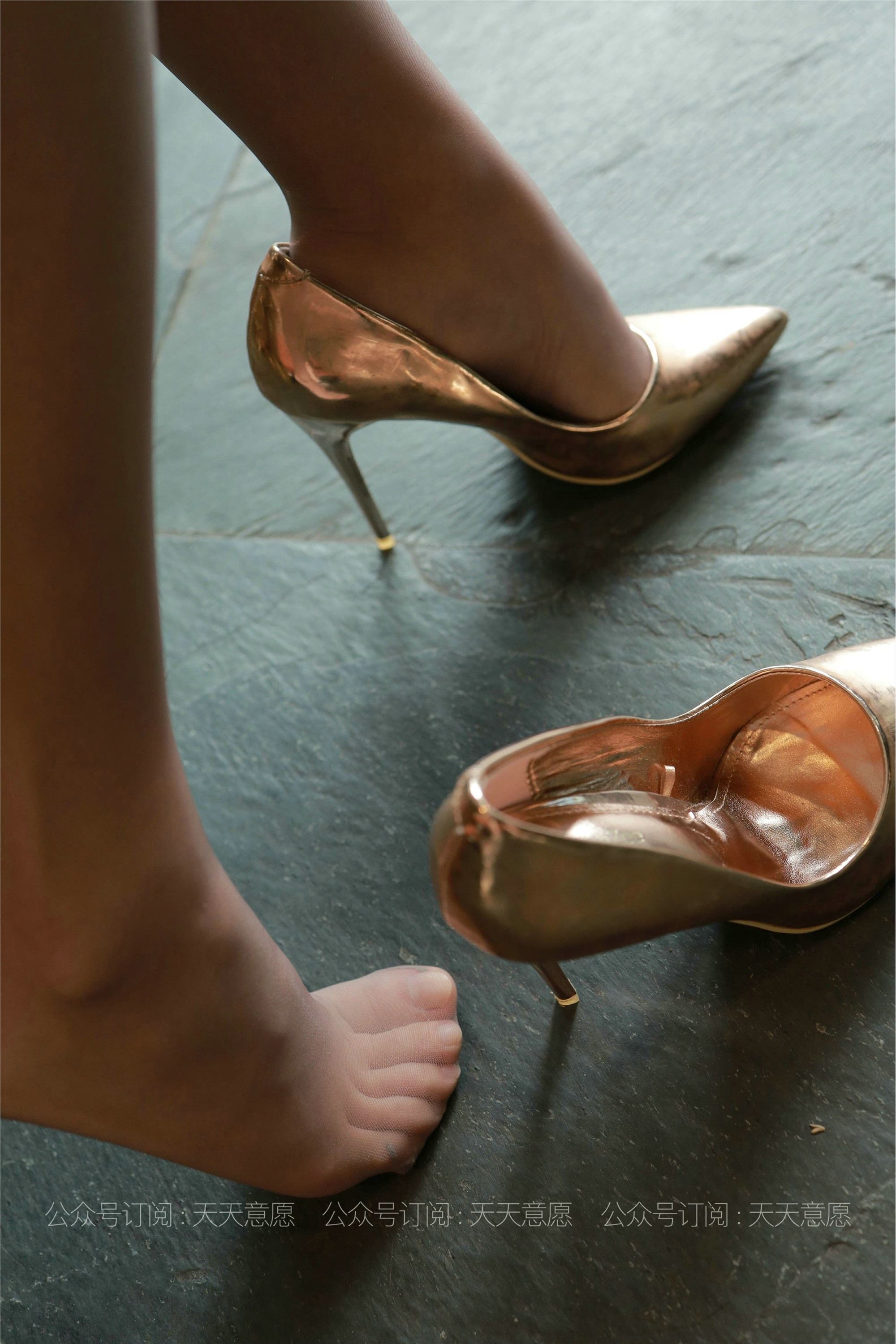 IESS异思趣向  2021.07.26 丝享家871：婉苹《沙发上的OL》